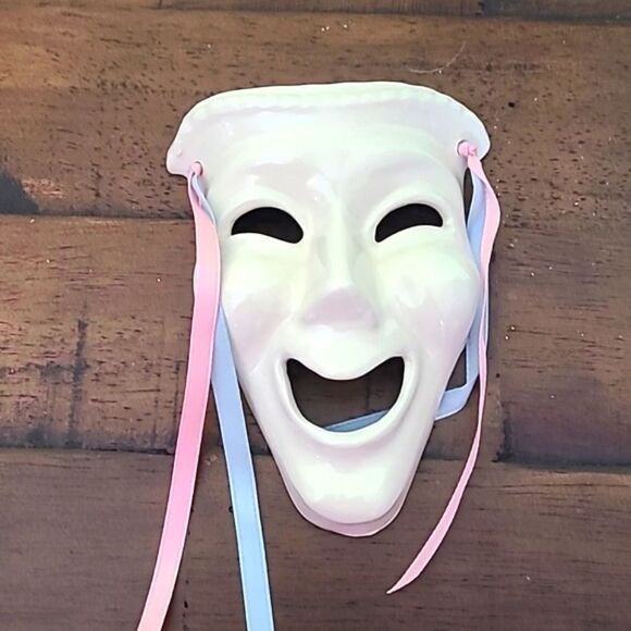 White Mask Wall Art with Ribbon Streamers - Picture 3 of 4